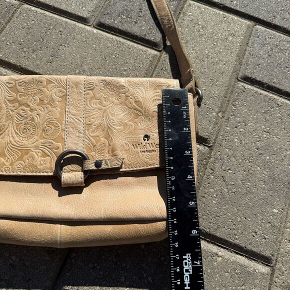 NWT New Wild West Los Angeles Lili Flower Leather Beige Crossbody Bag Embossed - Picture 7 of 11